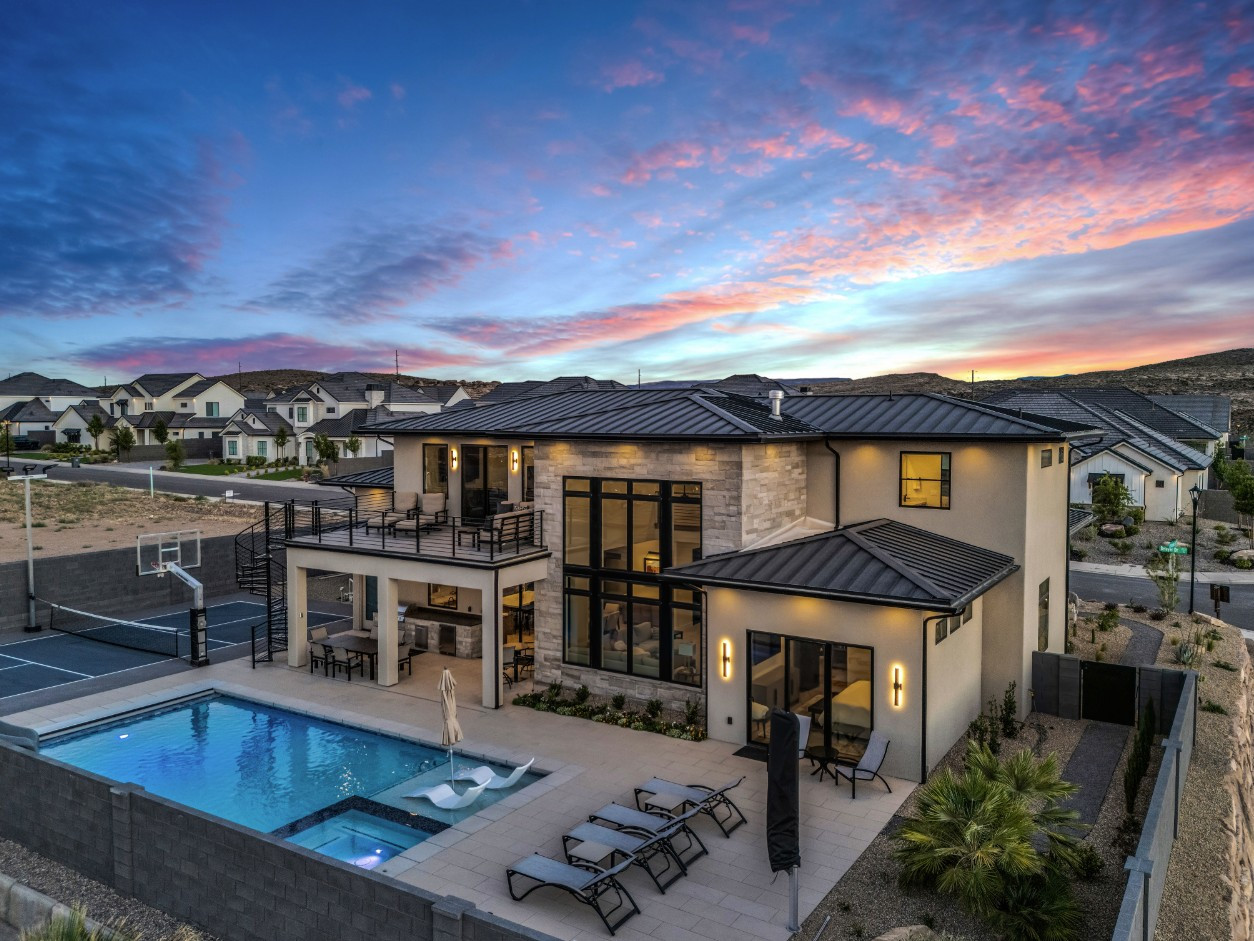 A beautifully presented Southern Utah home at sunset